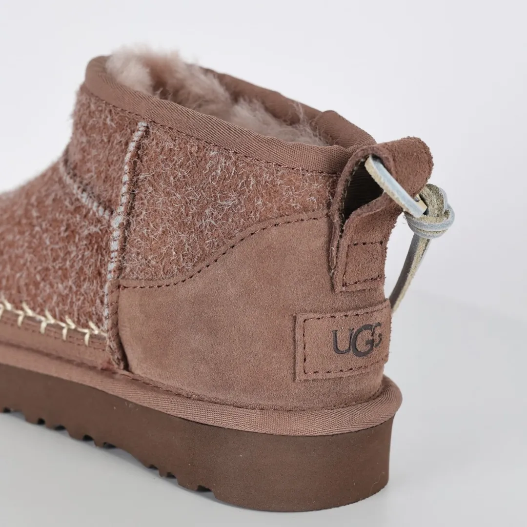 Copywriting price 💰600 The core recommendation is good price. The platform’s foreign trade is exclusively for UGG women’s snow boots 1171538. Produced by the ten-year-old brand shoemaking factory production line. Pay attention to every detail. Longfeng A-grade genuine sheep fur is integrated. It is built in full compliance with the ZP process. Size: 35 36 37 38 39 40